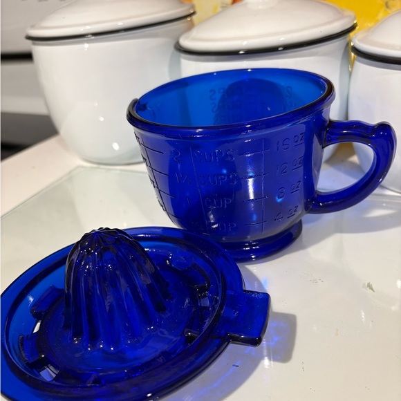 Cobalt Blue Glass Juicer with Measuring Cup - Picture 3 of 3